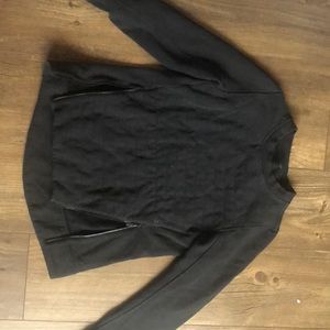 black lululemon sweatshirt